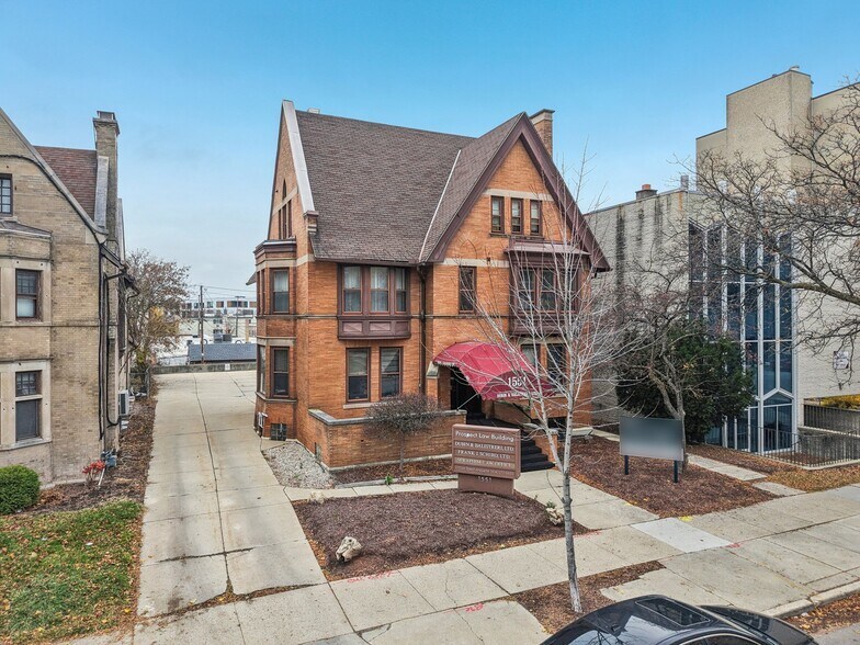 1551 N Prospect Ave, Milwaukee, WI à vendre - Photo du bâtiment - Image 1 de 10