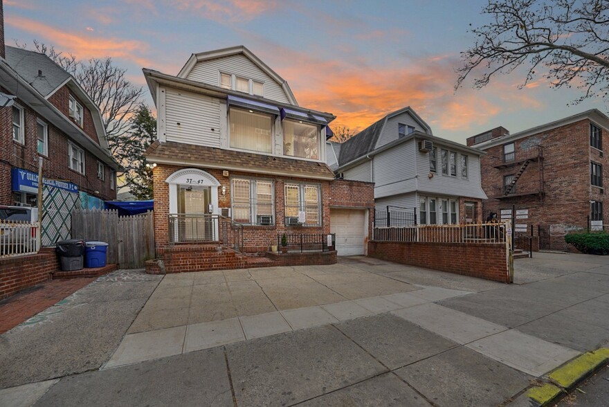 37-47 76th St, Jackson Heights, NY à vendre - Photo principale - Image 1 de 1