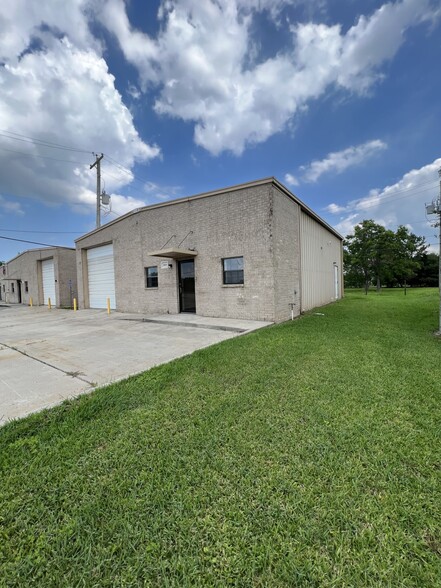 5908 FM 517 Rd E, Dickinson, TX à vendre - Photo du bâtiment - Image 1 de 1