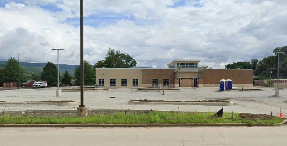 854 Vanderbilt Rd, Connellsville, PA for sale - Construction Photo - Image 2 of 2