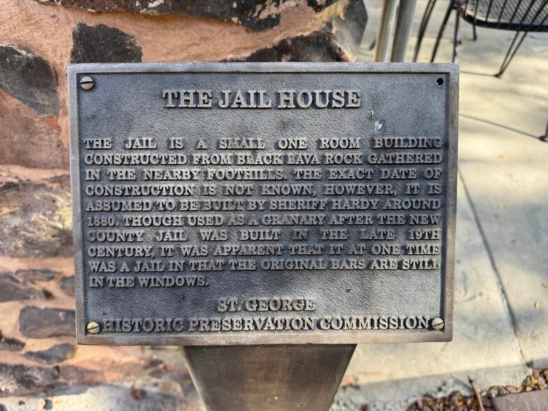 2 W Saint George Blvd, Saint George, UT à vendre - Photo du bâtiment - Image 3 de 14