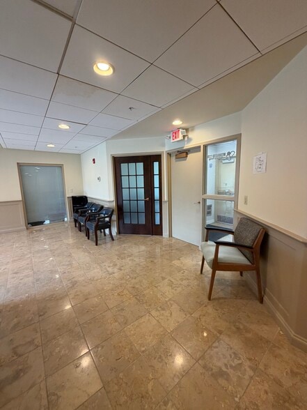 135 Old York Rd, Jenkintown, PA for lease - Building Photo - Image 3 of 8