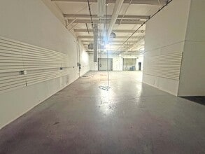 1130 N Valdivia Way, Palm Springs, CA for lease Interior Photo- Image 2 of 4