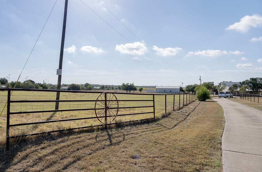 1841 County Road 305, Jarrell, TX à vendre - Autre - Image 2 de 5