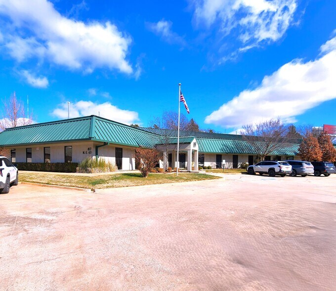 817 NE 63rd St, Oklahoma City, OK à vendre - Photo du bâtiment - Image 3 de 23
