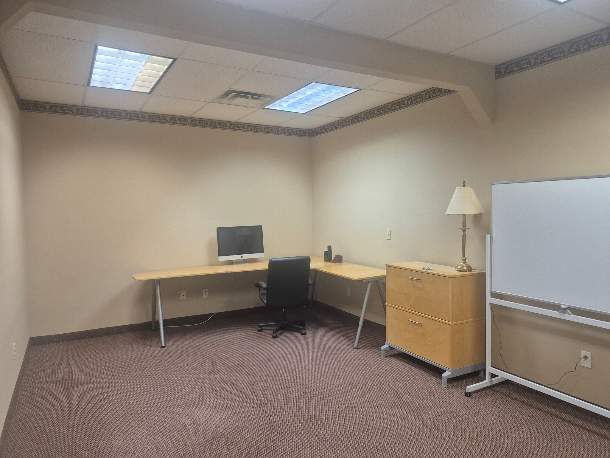 1100 Twin Stacks Dr, Dallas, PA for lease Interior Photo- Image 1 of 2