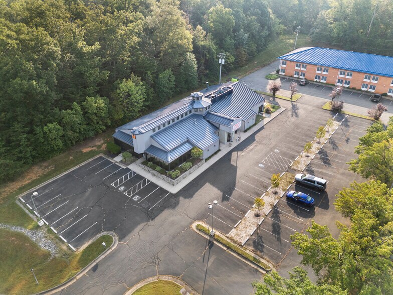7373 Comfort Inn Dr, Warrenton, VA à vendre - Photo du bâtiment - Image 3 de 78