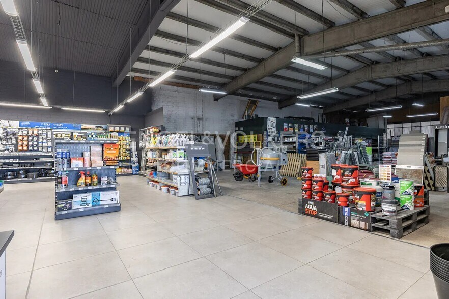 Retail in Manresa, Barcelona for sale - Interior Photo - Image 2 of 6