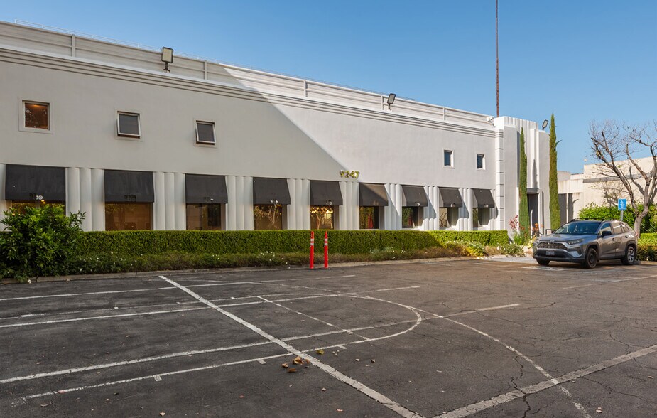 9247 Alden Dr, Beverly Hills, CA à louer - Photo du bâtiment - Image 2 de 18
