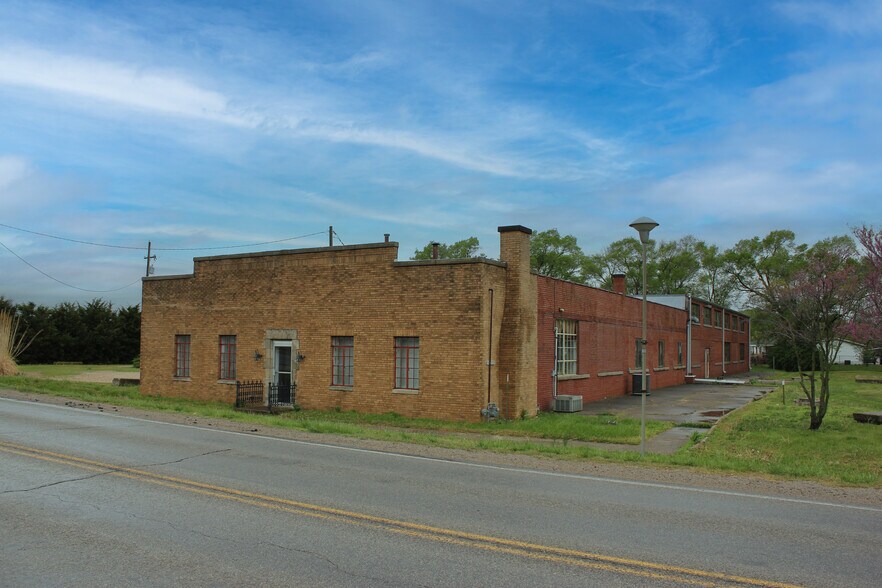 204 Lecompton Rd, Perry, KS à vendre - Photo du bâtiment - Image 2 de 3
