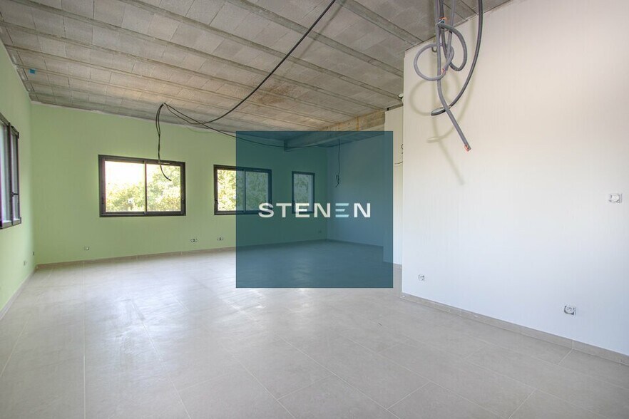 Office in Rousset for lease - Building Photo - Image 2 of 7