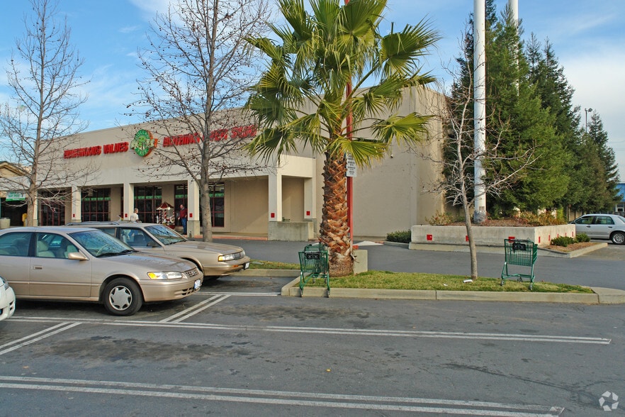 2385 Athens Ave, Redding, CA à vendre - Photo du bâtiment - Image 2 de 3