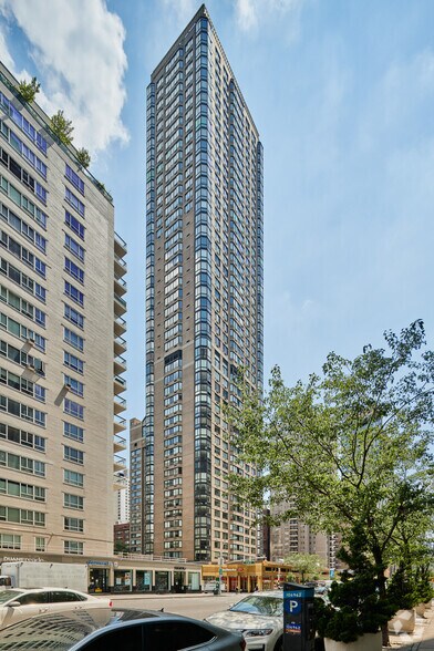 205 E 64th St, New York, NY à louer - Photo du bâtiment - Image 3 de 9