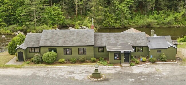 More details for 200 Worthington Rd, Huntington, MA - Retail for Sale