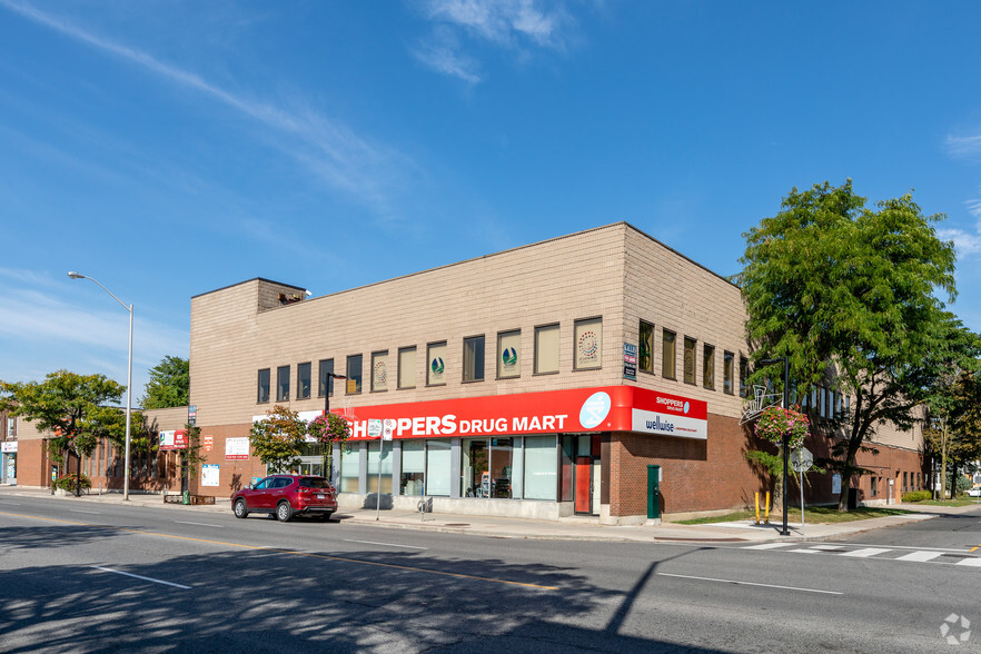 2494 Danforth Ave, Toronto, ON à vendre - Photo principale - Image 1 de 1