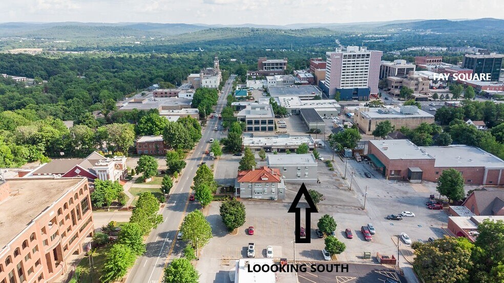 215 N College Ave, Fayetteville, AR à louer - Photo du bâtiment - Image 3 de 16