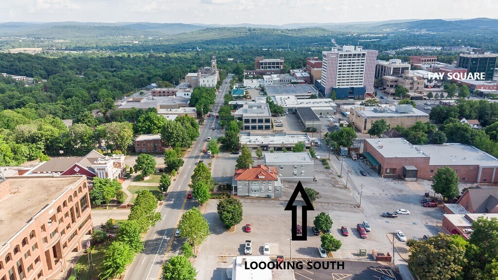 215 N College Ave, Fayetteville, AR à louer Photo principale- Image 1 de 10