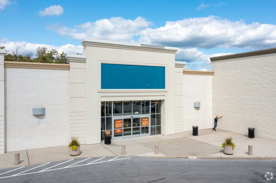 801-819 Goucher Blvd, Towson, MD for lease - Building Photo - Image 2 of 10