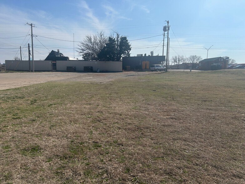 2617-2625 NW Cache Rd portefeuille de 2 propriétés à vendre sur LoopNet.ca - Photo du bâtiment - Image 3 de 5