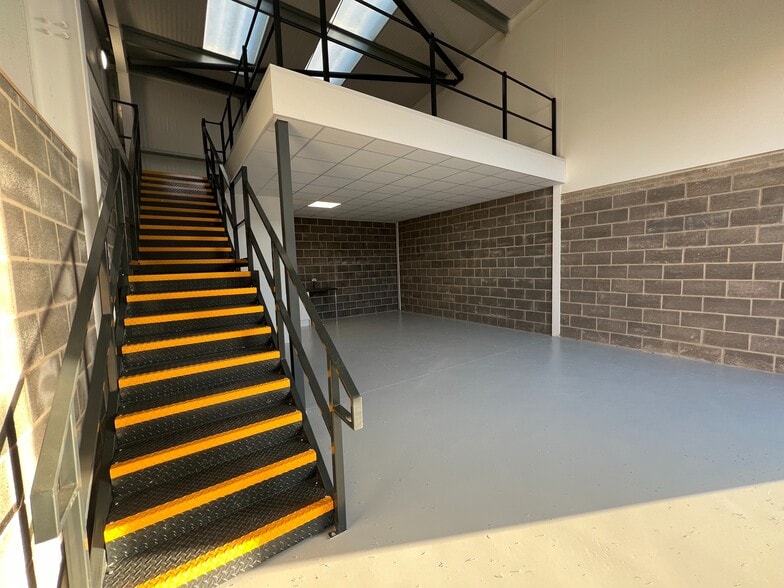 Unit 17 Terminus Rd, Chichester for lease - Interior Photo - Image 3 of 8