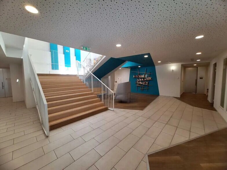 Bureau dans Pessac à louer - Photo du bâtiment - Image 2 de 17