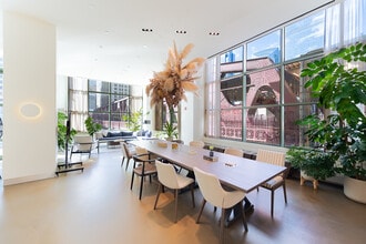 325 N Wells St, Chicago, IL for lease Interior Photo- Image 2 of 2