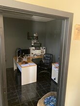 90 W Township St, Fayetteville, AR for lease Interior Photo- Image 2 of 10