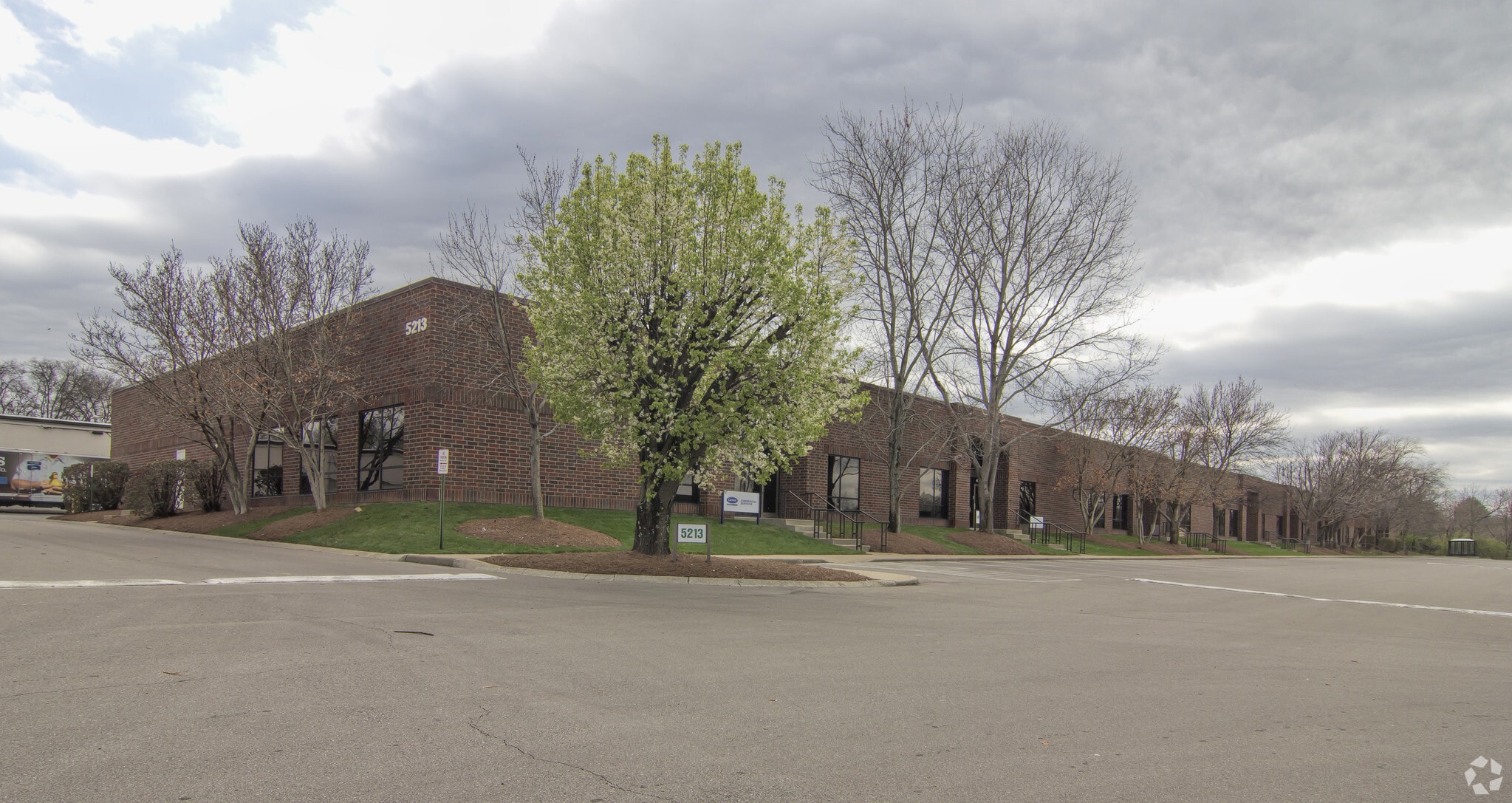 5213 Linbar Dr, Nashville, TN for lease Primary Photo- Image 1 of 8