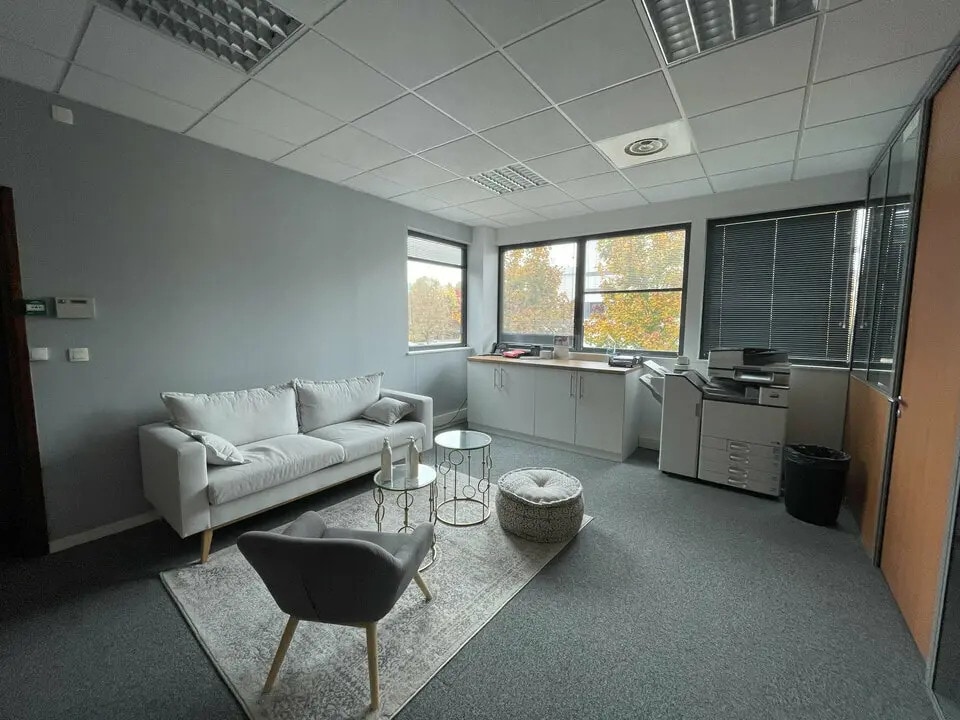 Office in Limonest for sale Interior Photo- Image 1 of 8