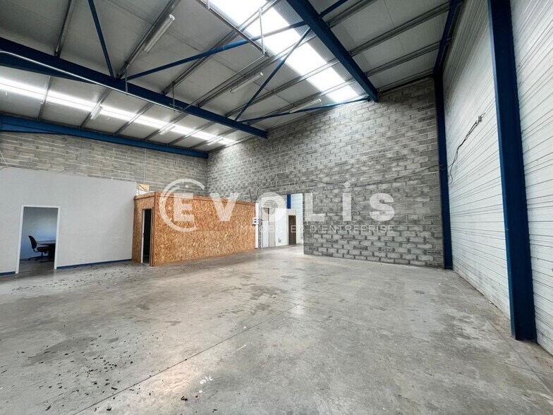 Flex in Eysines for lease - Building Photo - Image 1 of 9