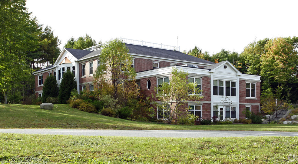 46 First Park Dr, Oakland, ME à vendre - Photo principale - Image 1 de 1