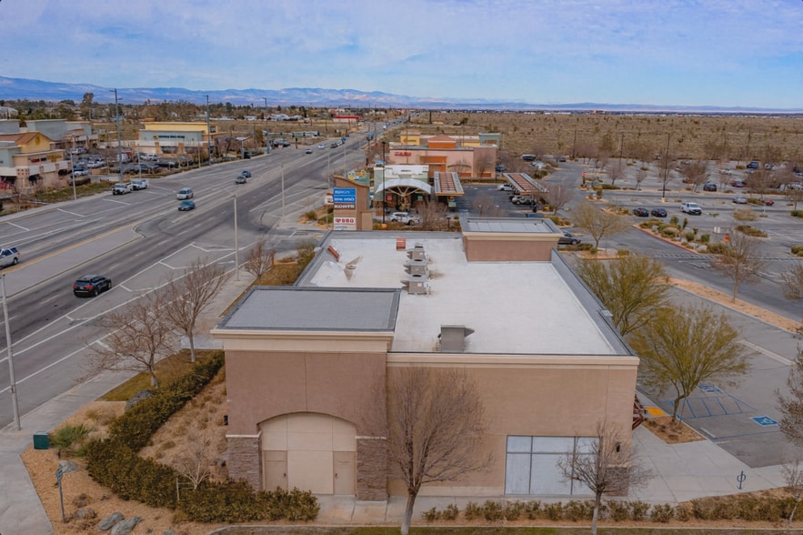 40038 10th St W, Palmdale, CA à vendre - Photo du bâtiment - Image 3 de 6