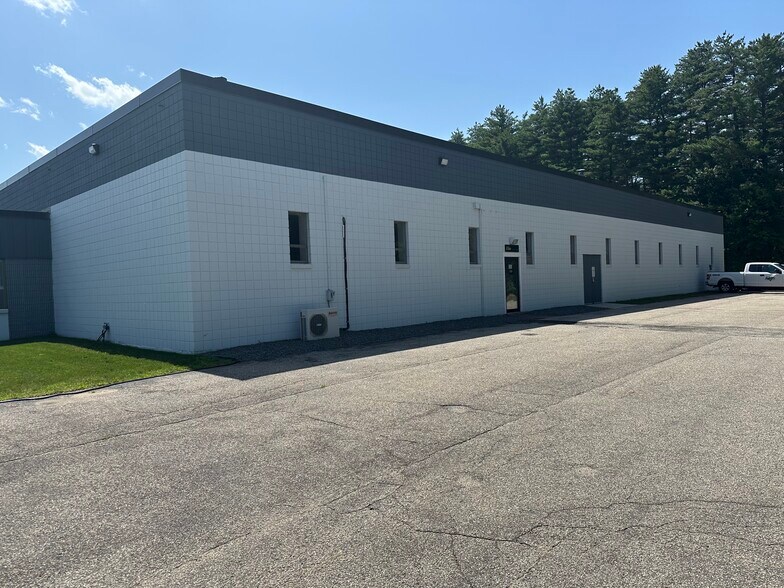 12 Continental Blvd, Merrimack, NH à vendre - Photo du bâtiment - Image 3 de 19