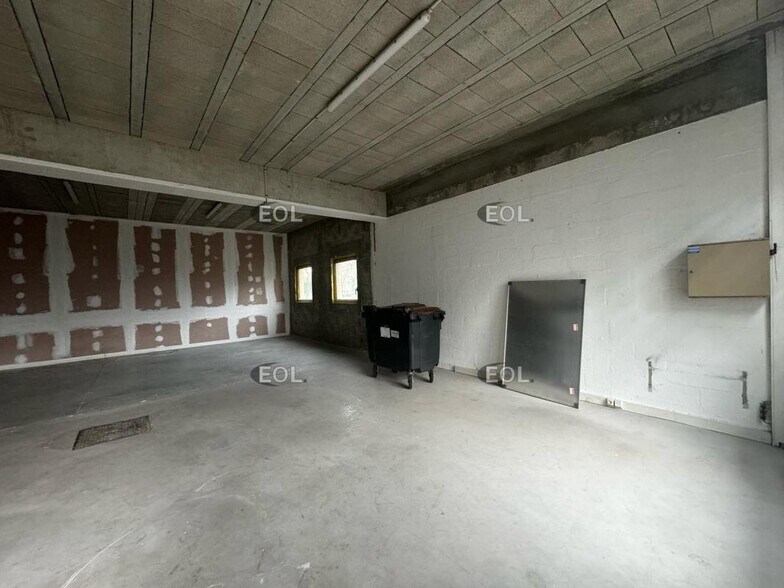 Flex in Bondoufle for lease - Interior Photo - Image 3 of 17