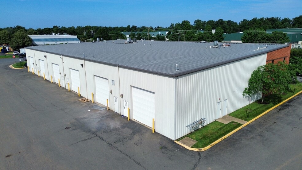 8684-8704 Virginia Meadows Dr, Manassas, VA for lease - Building Photo - Image 2 of 17