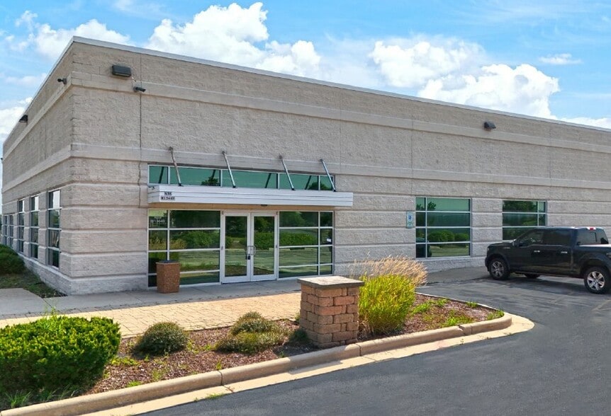 N59W13449 Manhardt Dr, Menomonee Falls, WI for sale - Building Photo - Image 3 of 5