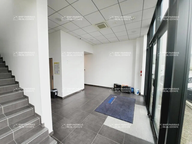 Flex dans Sucy-en-Brie à louer - Hall d’entrée - Image 3 de 9