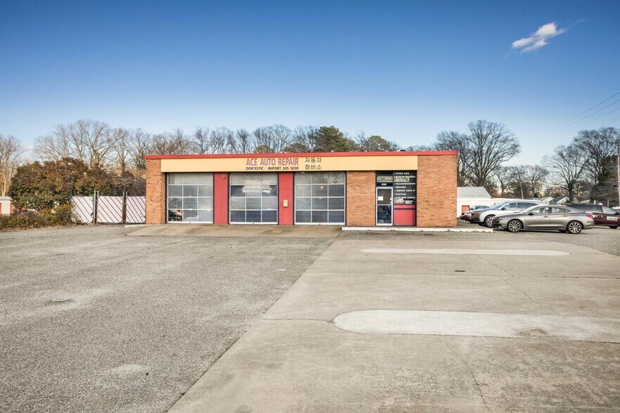 5858 Jefferson Ave, Newport News, VA à vendre - Photo du bâtiment - Image 1 de 16