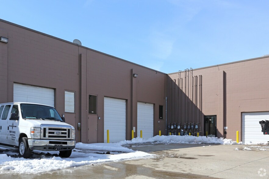 11003 Bluegrass Pky, Louisville, KY à louer - Photo du bâtiment - Image 2 de 9