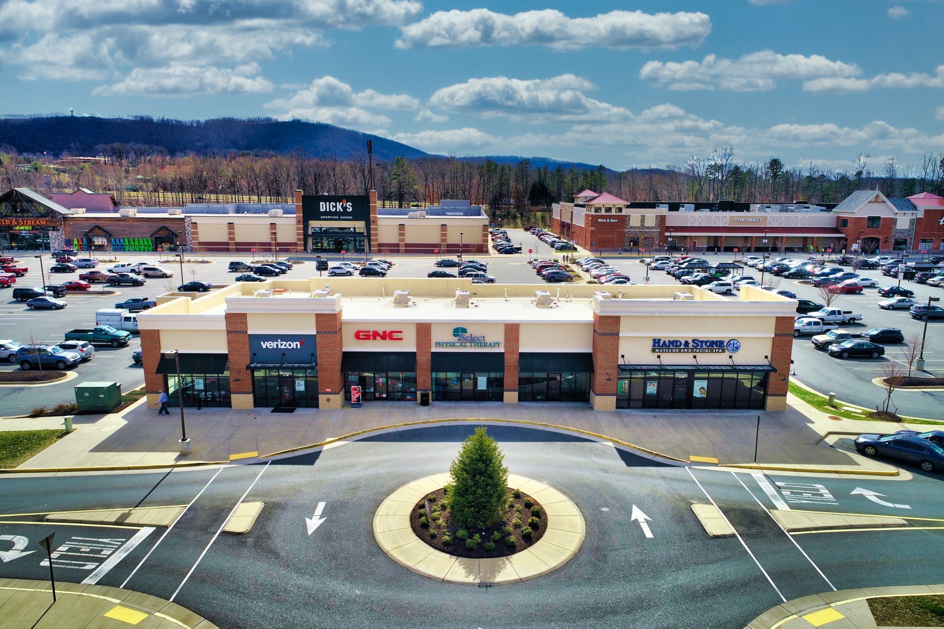 250 Merchant Walk Ave, Charlottesville, VA à vendre Photo du bâtiment- Image 1 de 1