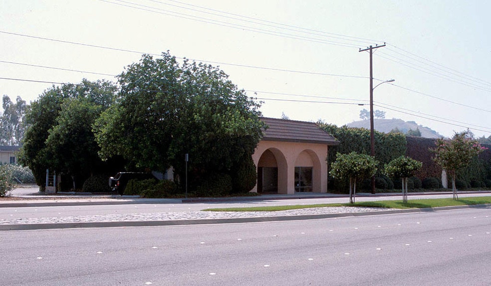 1324-1330 Arrow Hwy, La Verne, CA for lease - Building Photo - Image 3 of 5