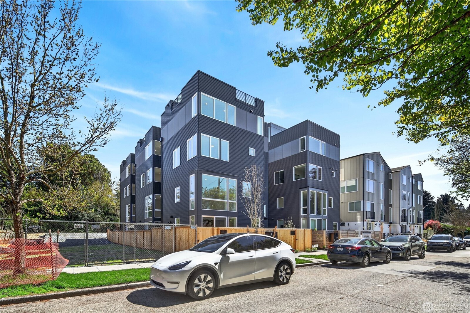 6318 41st Ave SW, Seattle, WA à vendre Photo du bâtiment- Image 1 de 21
