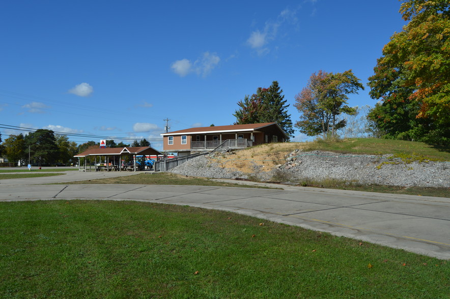 1120 US Highway 23 N, Alpena, MI à vendre - Photo du bâtiment - Image 2 de 36