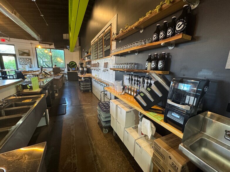 8080 Grand St, Dexter, MI à vendre - Photo du bâtiment - Image 2 de 47