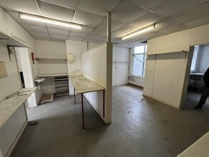 294-296 Clipsley Ln, Haydock for lease Interior Photo- Image 2 of 7