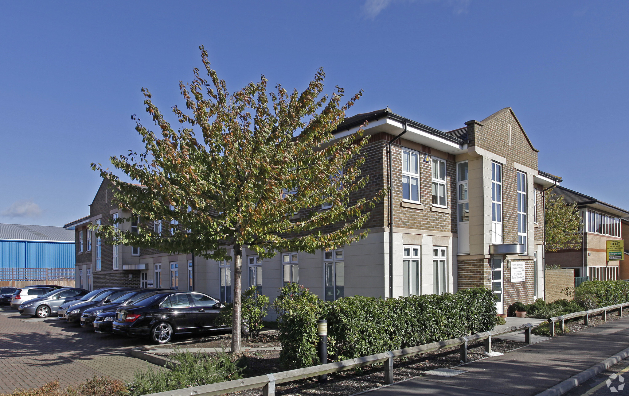 10 Boundary Way, Hemel Hempstead for sale Primary Photo- Image 1 of 1