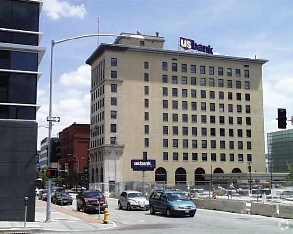 201-205 W 2nd St, Davenport, IA à louer - Photo du bâtiment - Image 2 de 5