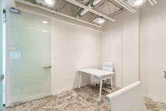 820 W 41st St, Miami Beach, FL for lease Interior Photo- Image 2 of 3
