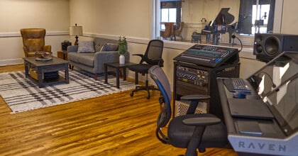 37 W Putnam Ave, Greenwich, CT for lease Interior Photo- Image 2 of 16