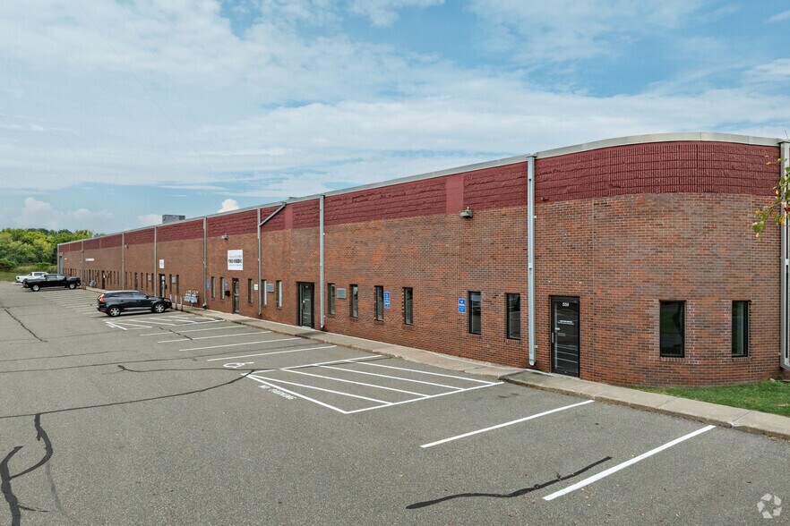 559-575 Shoreview Park Rd, Shoreview, MN for lease - Primary Photo - Image 1 of 5